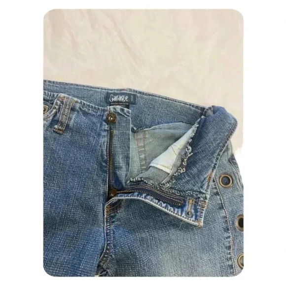 Garage Vintage Y2K Flare Bell Bottom Grommet  Detail Jeans Size 9 - Picture 11 of 15